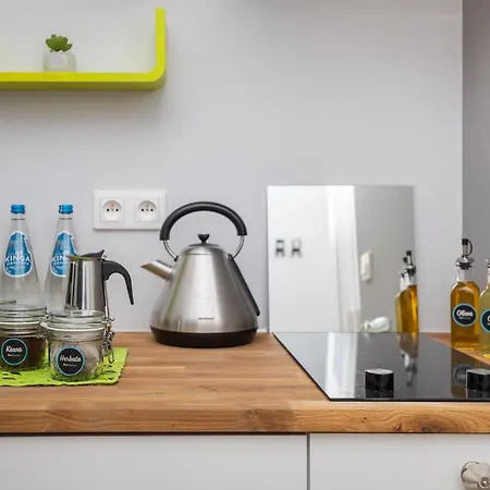 Burakowska In By Renters *